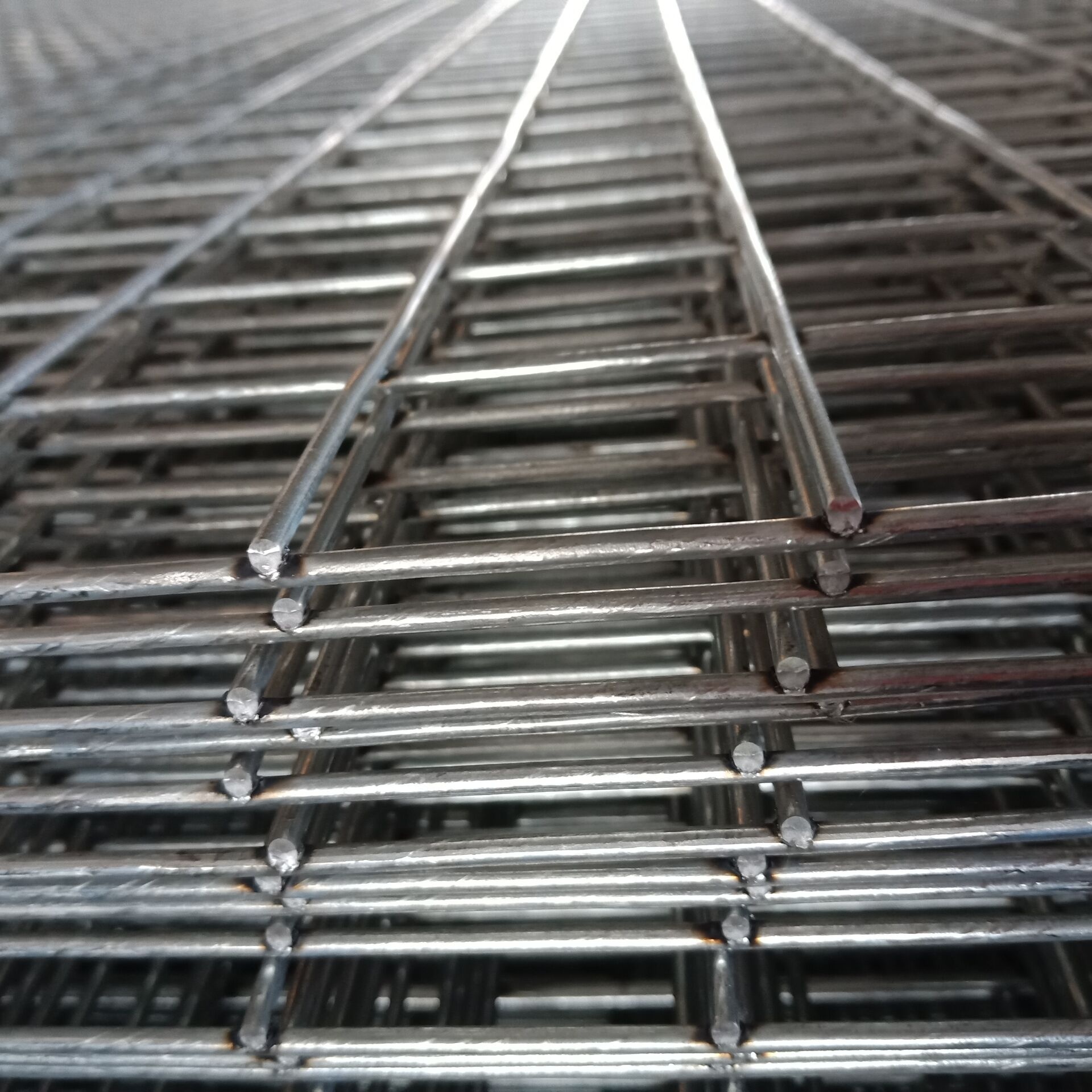 Vietnam hot sale new products hot dipped and electric galvanized welded wire mesh/cloture grillage rigide