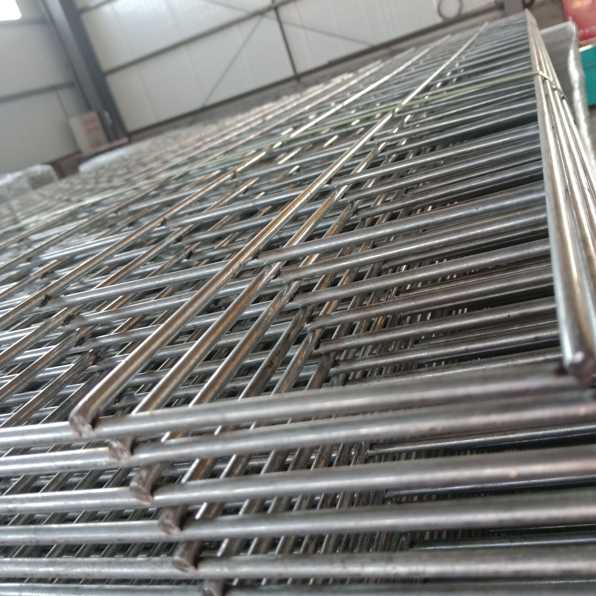 Vietnam hot sale new products hot dipped and electric galvanized welded wire mesh/cloture grillage rigide