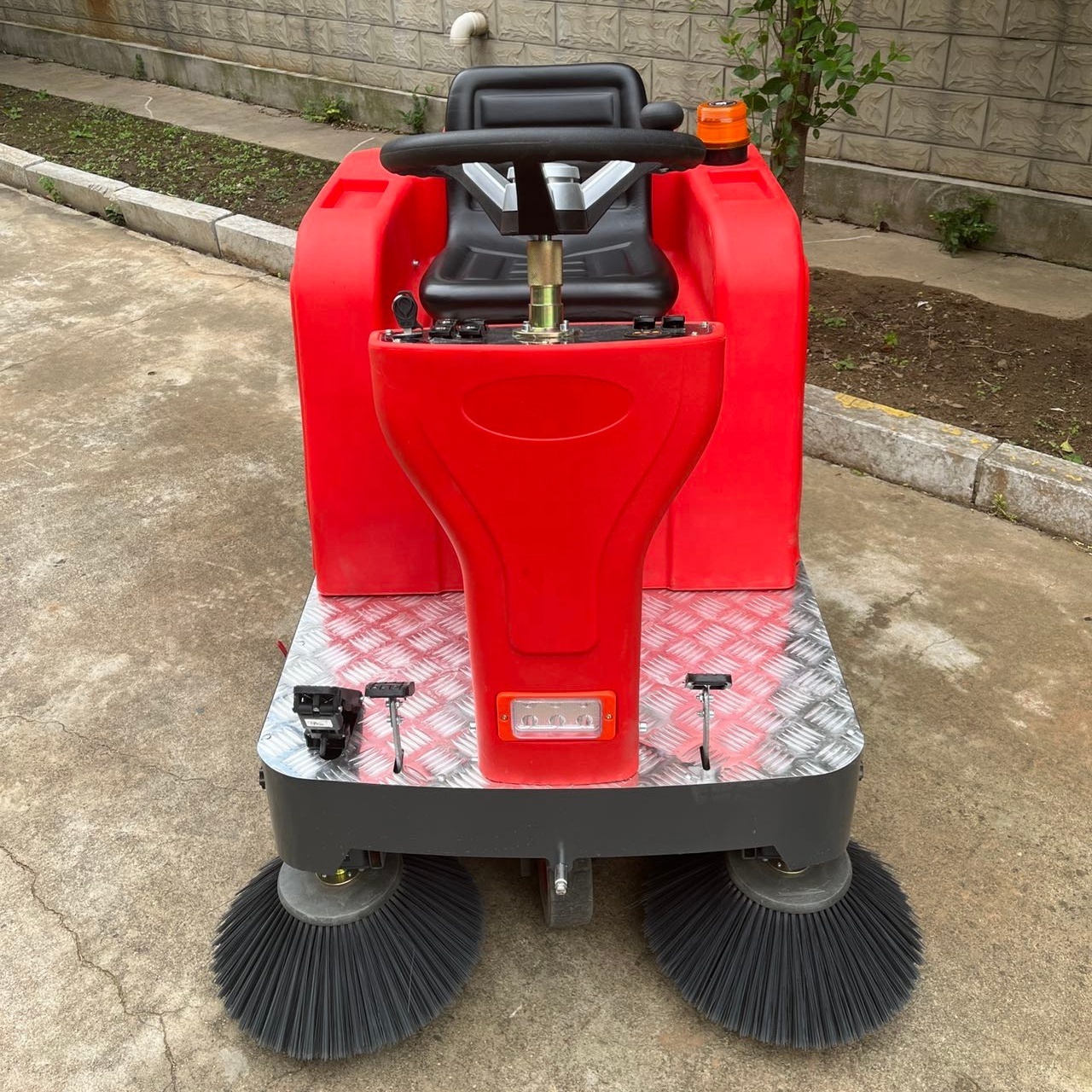 Easy Operation Three Wheel Electric Dust Sweeper for sale