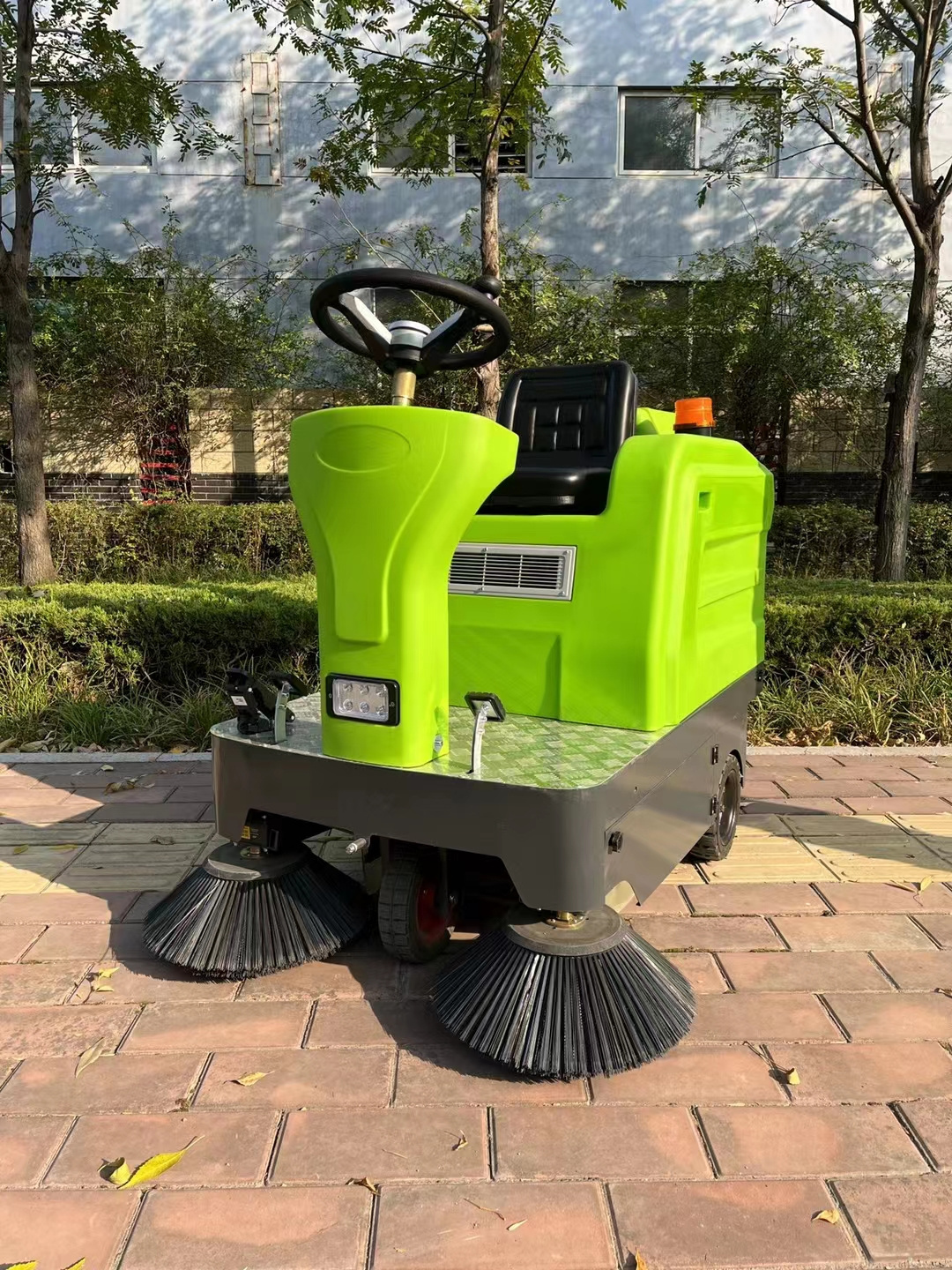 Easy Operation Three Wheel Electric Dust Sweeper for sale