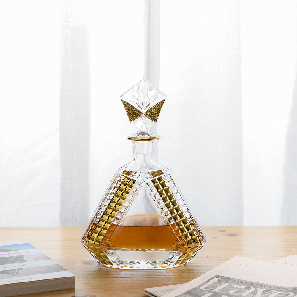 New Arrived 650ml Lead Free Gold-plated Triangle Whiskey Decanter