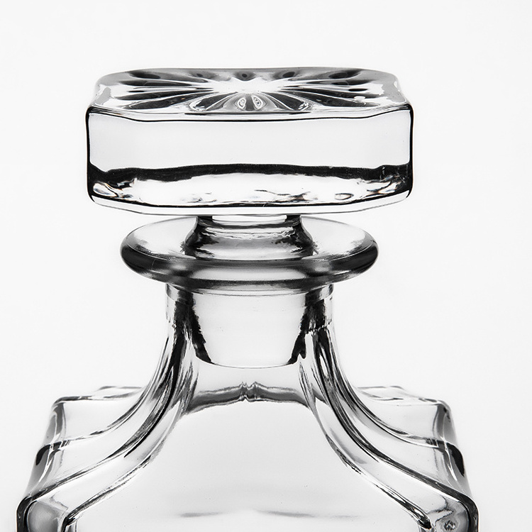 Unique Wholesale Crystal Whiskey Decanter Custom Logo 26 Ounce Plain Whisky Decanter Clear Glass Decanter Set With Free Sample