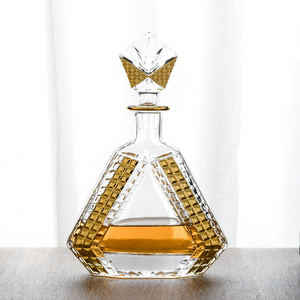 New Arrived 650ml Lead Free Gold-plated Triangle Whiskey Decanter