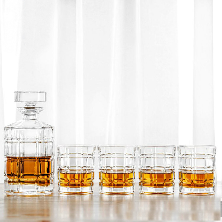 Classically Designed Elegant And Unique Pattern  Lead Free Ultra-clarity Glass Whiskey Decanter Set