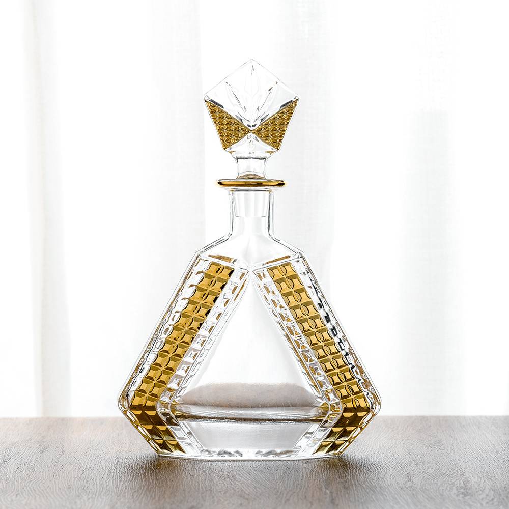 New Arrived 650ml Lead Free Gold-plated Triangle Whiskey Decanter