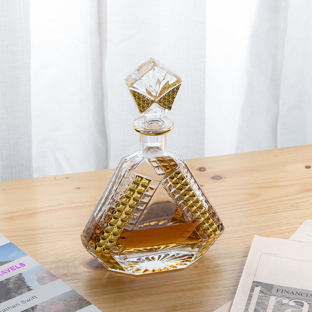 New Arrived 650ml Lead Free Gold-plated Triangle Whiskey Decanter