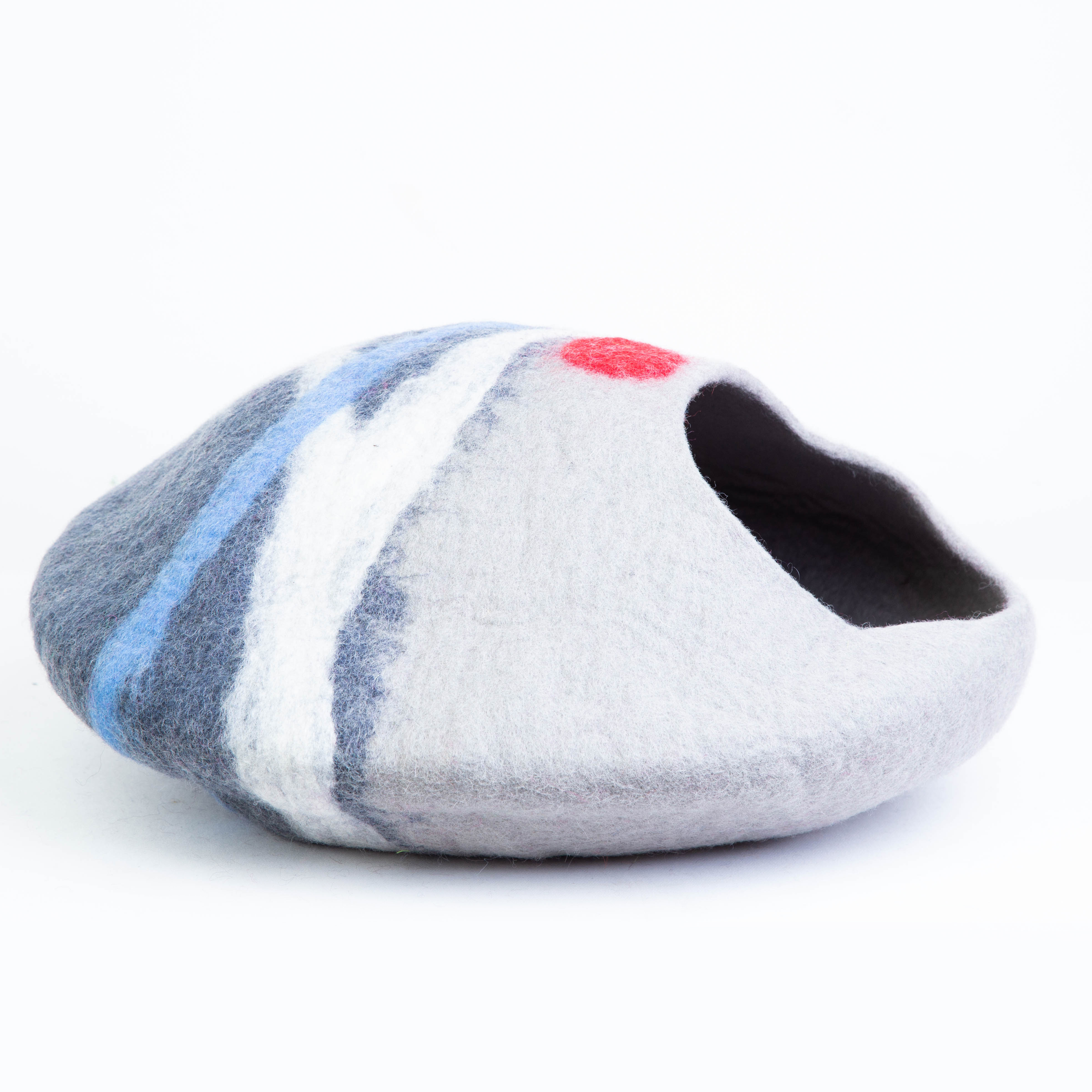 Natural Wool Cat Cocoon - Soft Felt Cat Condo, Handcrafted for Your Kitty's Cozy and Stylish Retreat