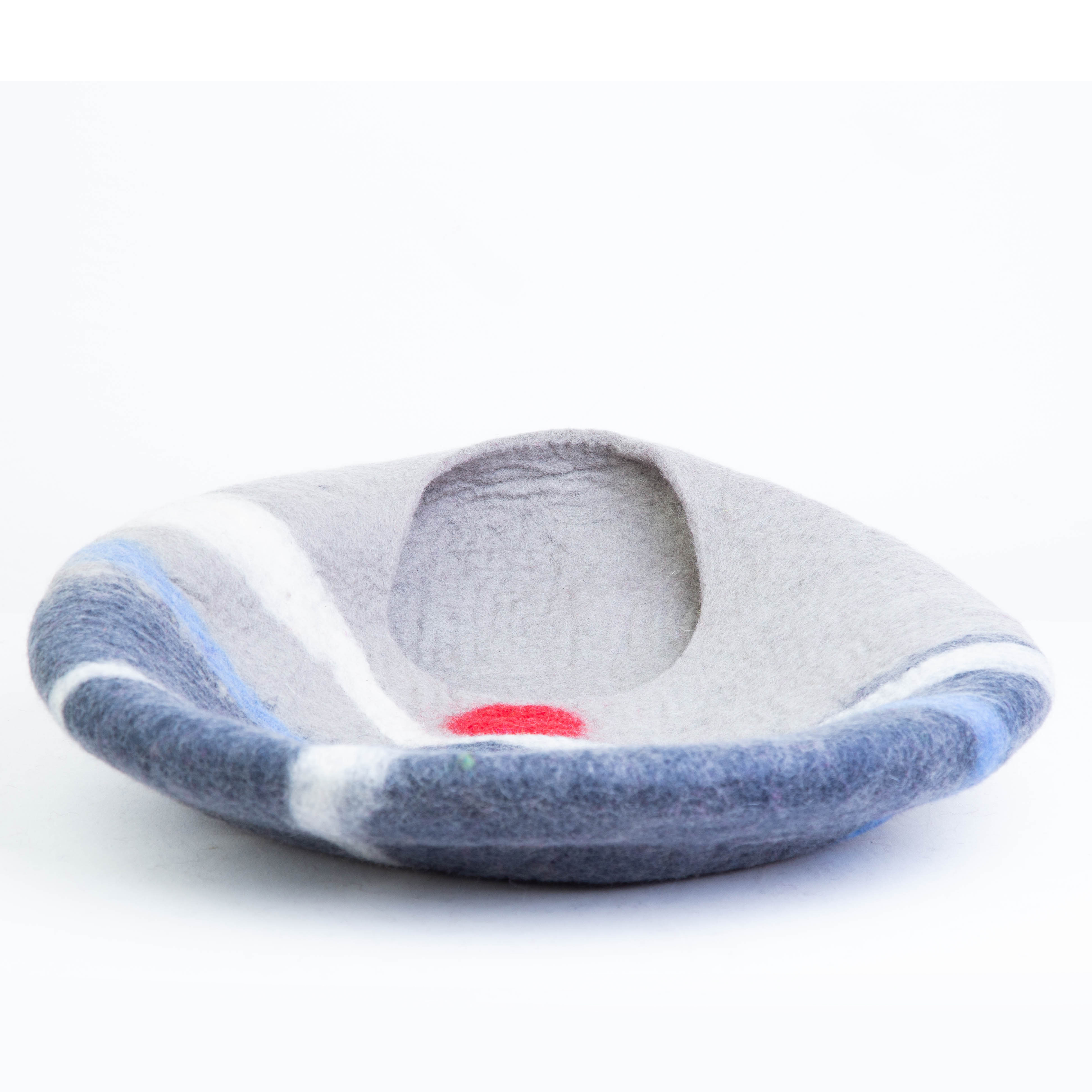 Natural Wool Cat Cocoon - Soft Felt Cat Condo, Handcrafted for Your Kitty's Cozy and Stylish Retreat