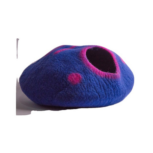 Cat Cave Bed Made of Felt - Unique and Eco-Friendly Feline Sanctuary for Your Kitty's Comfort