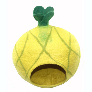 Hot Sell Premium Portable Washable Comfortable Pineapple House Cat Beds or Caves Gift for your Cats and kittens