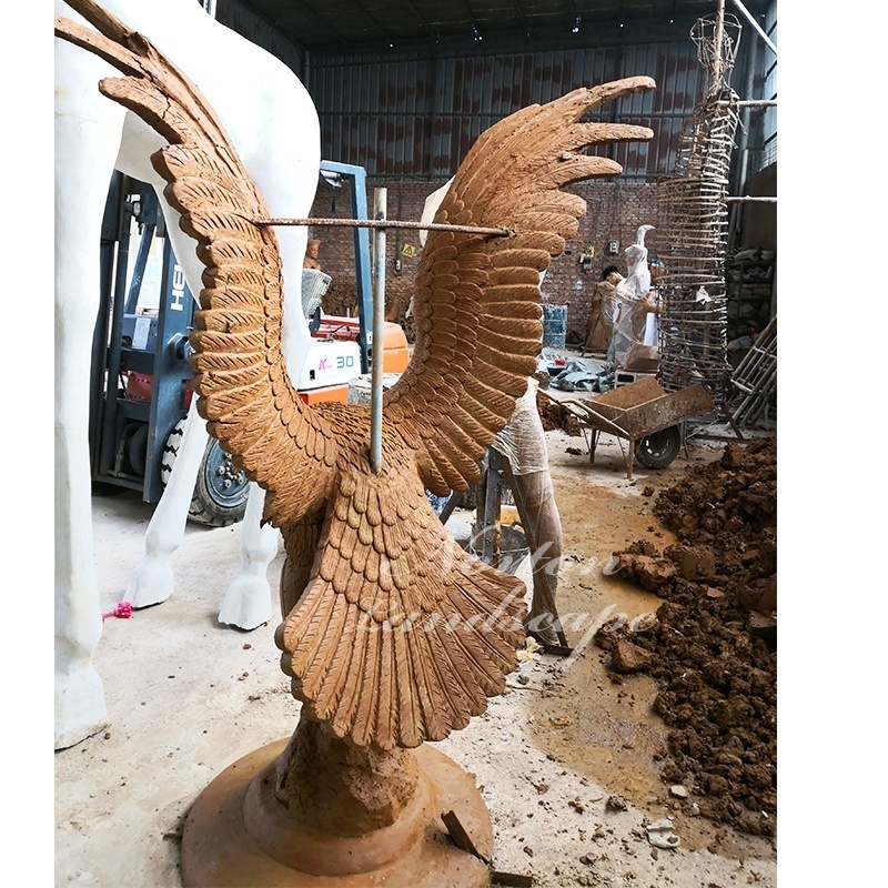 Custom Hand Carved Metal Bird Sculpture Large Bronze Eagle Statues For Garden Decoration