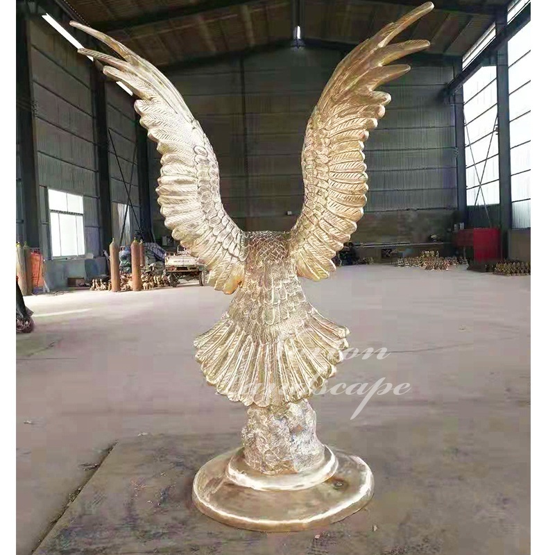 Custom Hand Carved Metal Bird Sculpture Large Bronze Eagle Statues For Garden Decoration