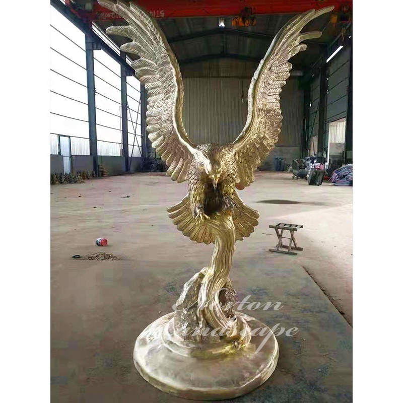 Custom Hand Carved Metal Bird Sculpture Large Bronze Eagle Statues For Garden Decoration