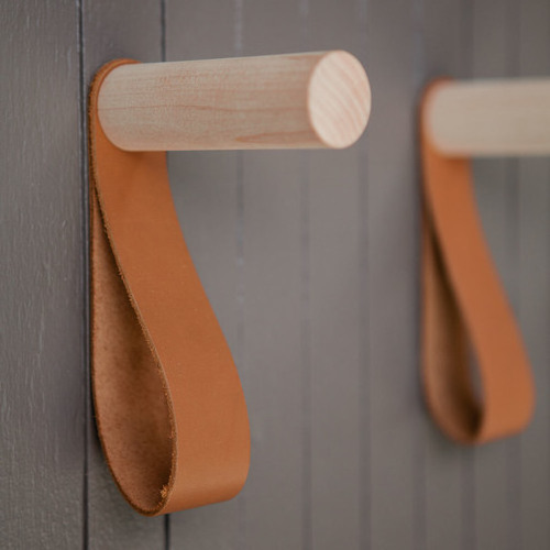 Wall Mount Wood Peg Clothes Hanger Hooks with Leather Strap