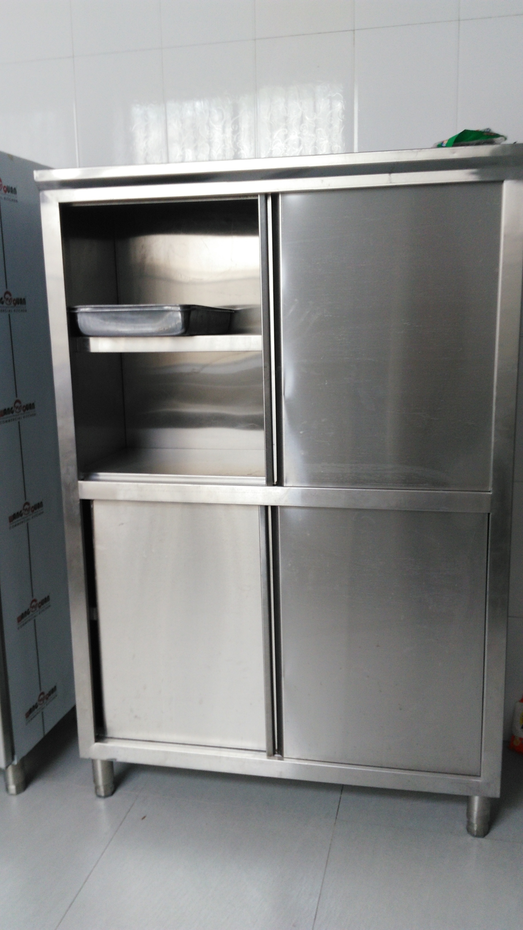 Commercial stainless steel cupboard 4 lockers canteen kitchen cleaning cabinets push and pull cupboard Stainless steel cupboards