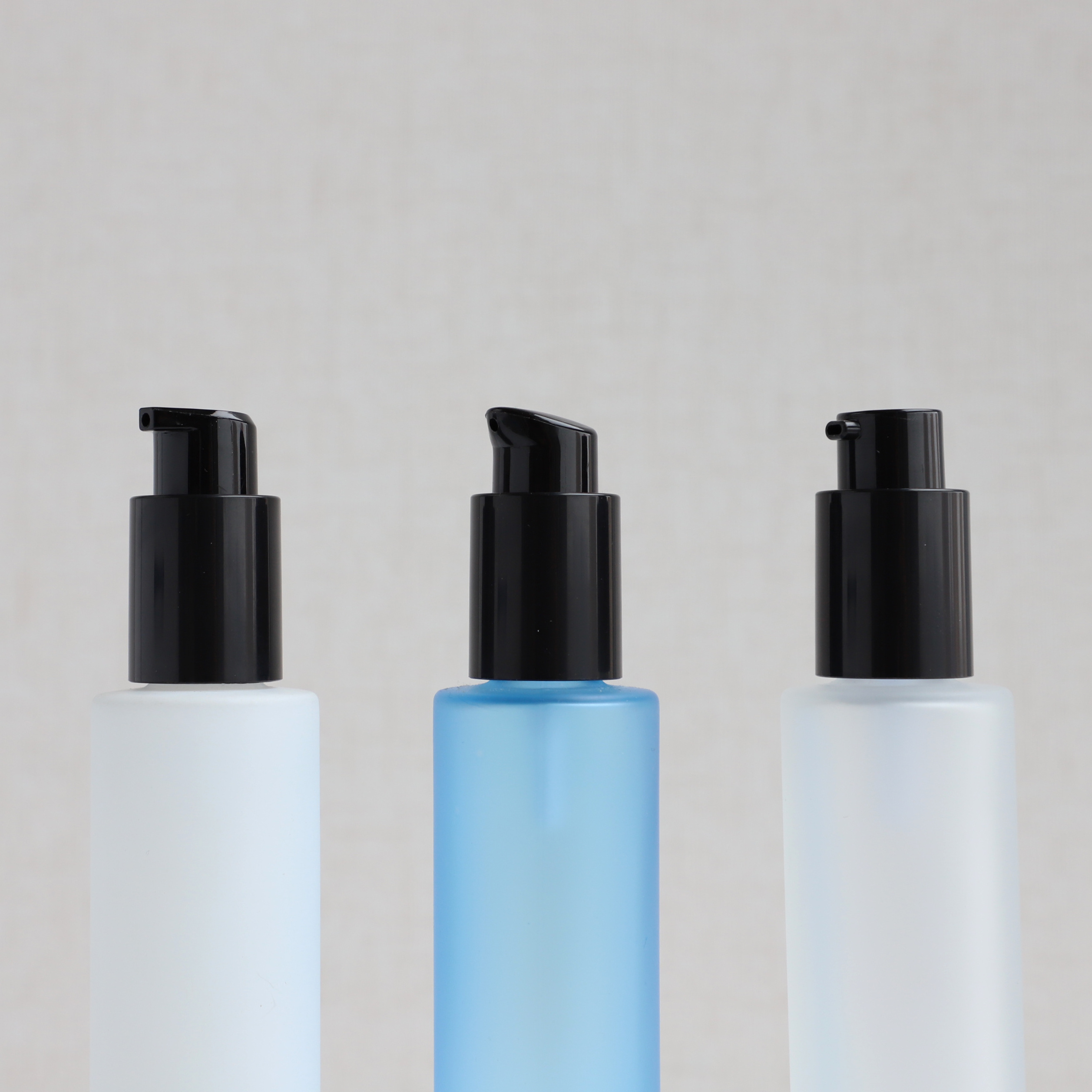 Customized Color Plastic 18/415 Treatment Pump Lotion Foundation Serum Cream Pump