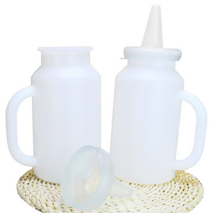 Livestock Goat Lmab Plastic Cattle Milk Bottle Feeder 1.6L Calf Cow Milk Feeding Bottle with Nipple Teats