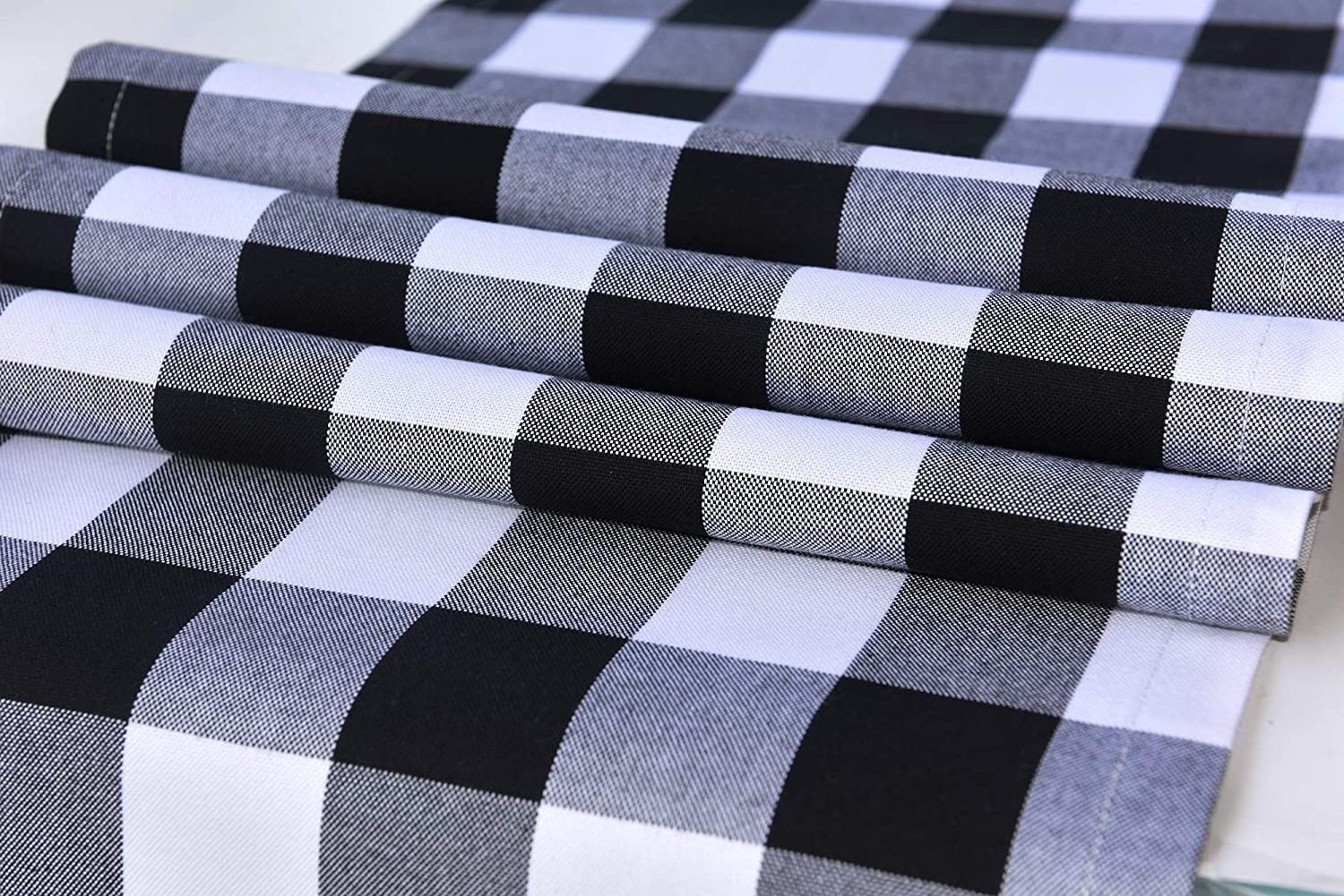 Reador Wholesale 14x108 inch Cotton Polyester Blend Handmade Black and Red Plaid Table Runner