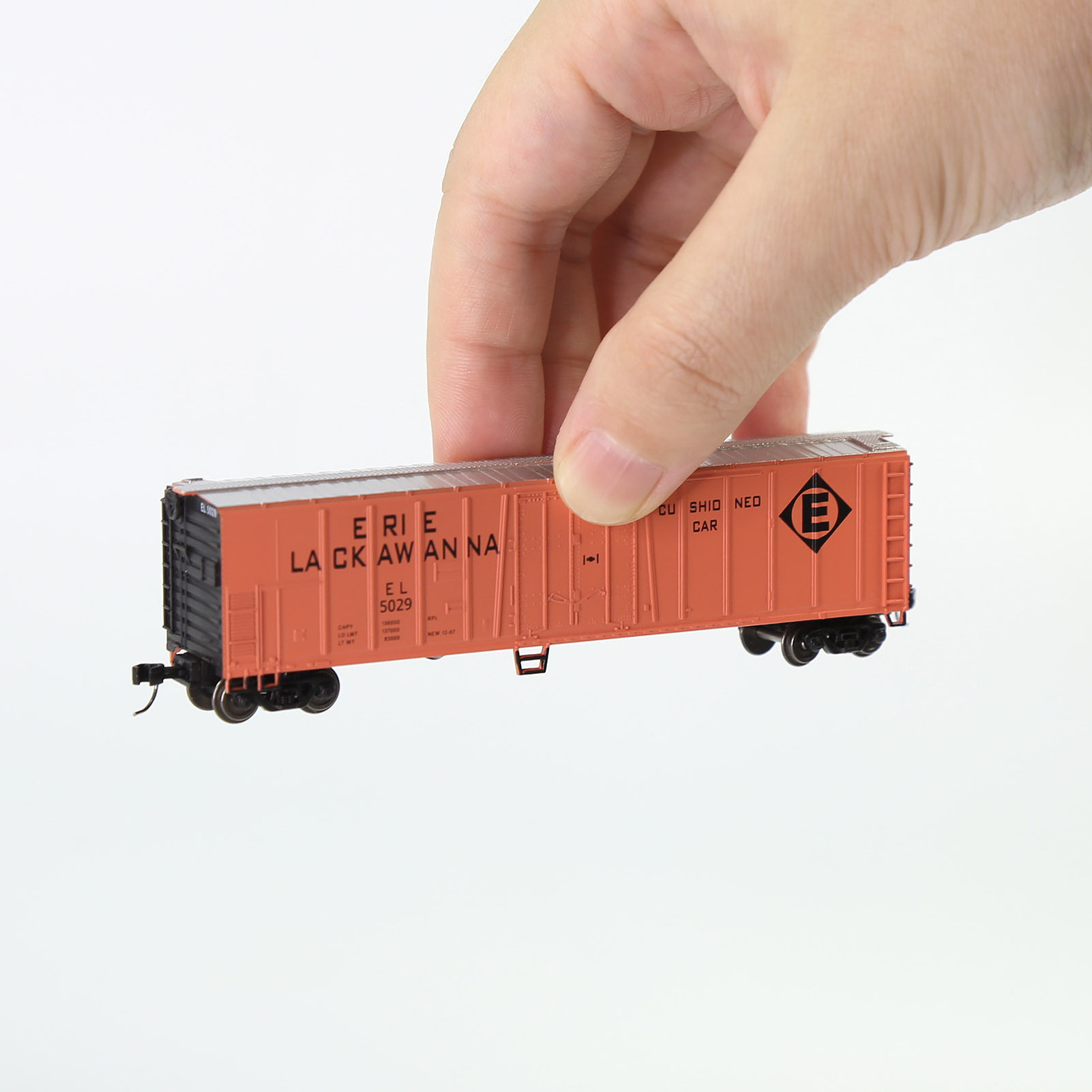 C15015 Model Railway Train Layout N Scale 1:160 50' Steel Reefer 50ft Boxcar Wagons