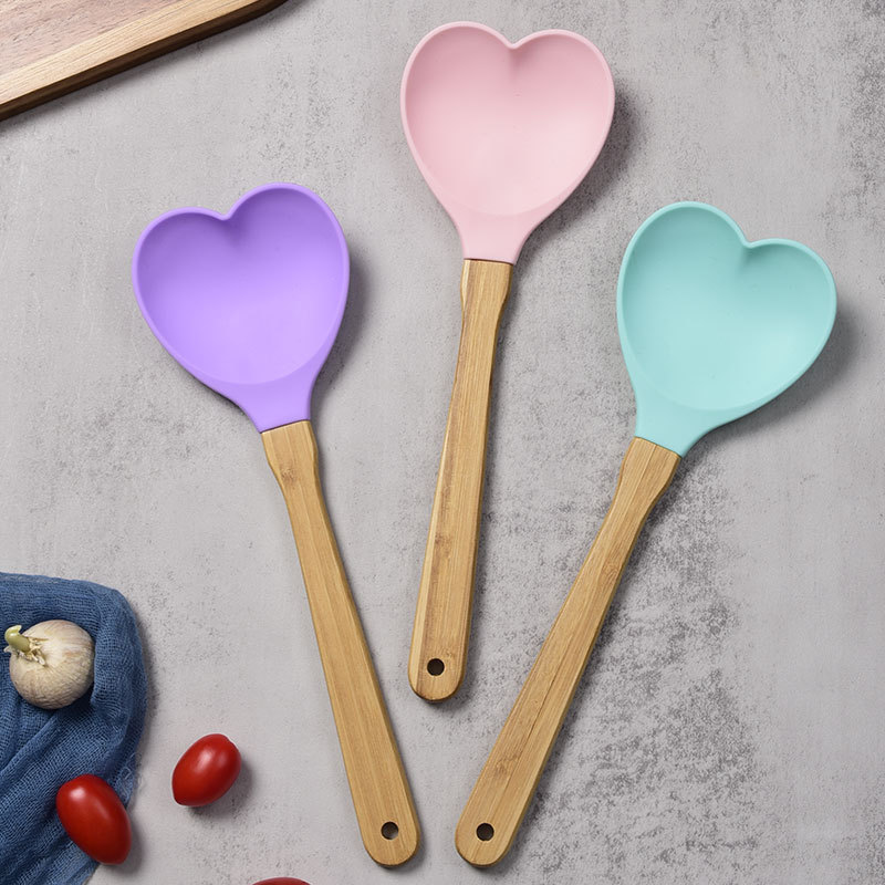 New style Heat-Resistant Heart Shaped Silicone Spoon For Cooking Kitchen Tools With wooden handle Scraper Spatula for Baking