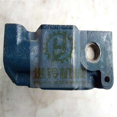 15231-03200 B6000  Cylinder head  for Kubota Excavators engine parts