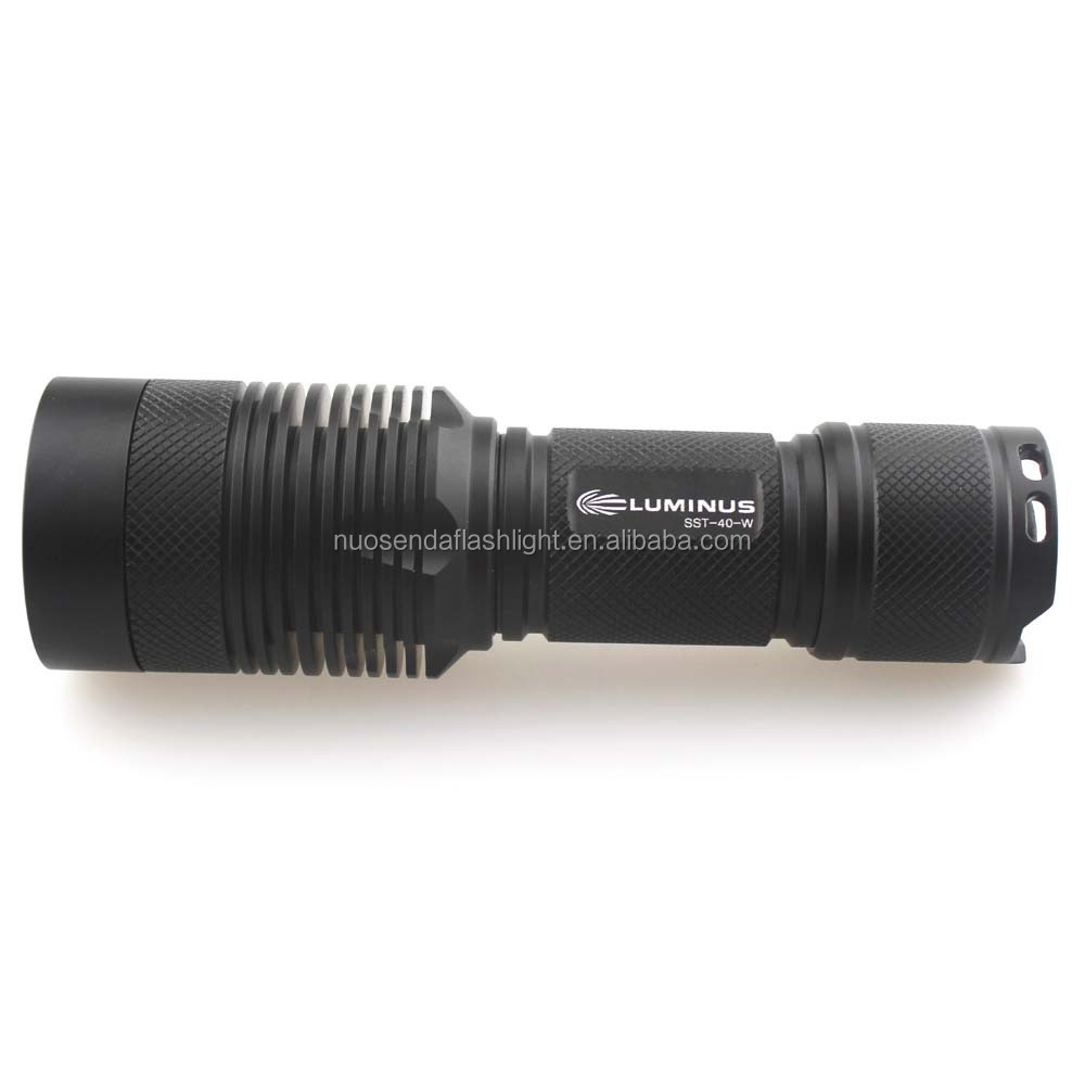 Manta Ray C8.2 LUMINUS SST-40-W 1650lm 14x7135 Driver 3-Mode SMO LED Flashlight