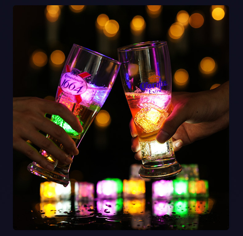 Nuoxin Factory Wholesale Luminous Glowing Glow in the Dark Light Up Ice Cube Led Flashing for Party