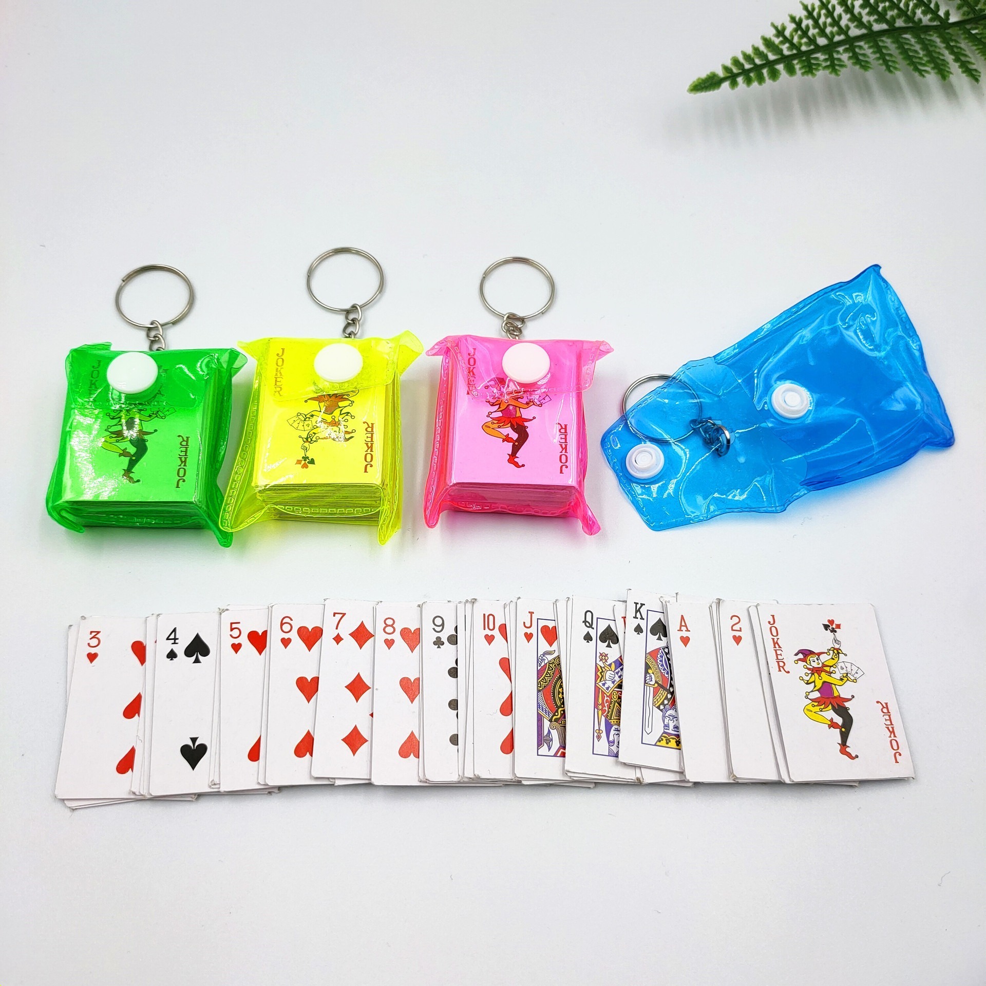 Entertainment Portable Travel Mini Paper Playing Card Playing Cards Poker Mini Poker Chips Set with Keychain