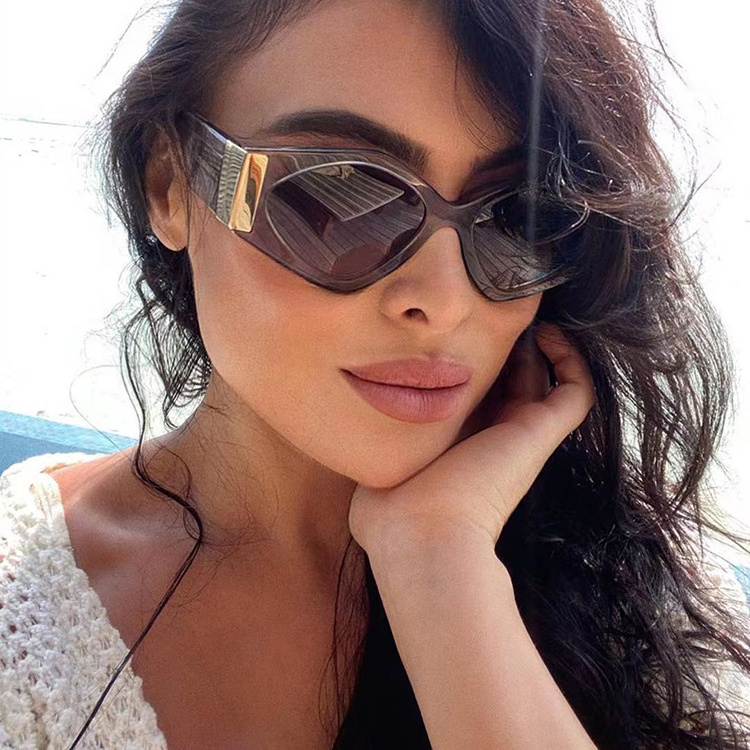 Lunette De Soleil Femelle Ladies Shades 2023 Fashion Replicas Designer Sunglasses Vintage Irregular Sun Glasses For Women