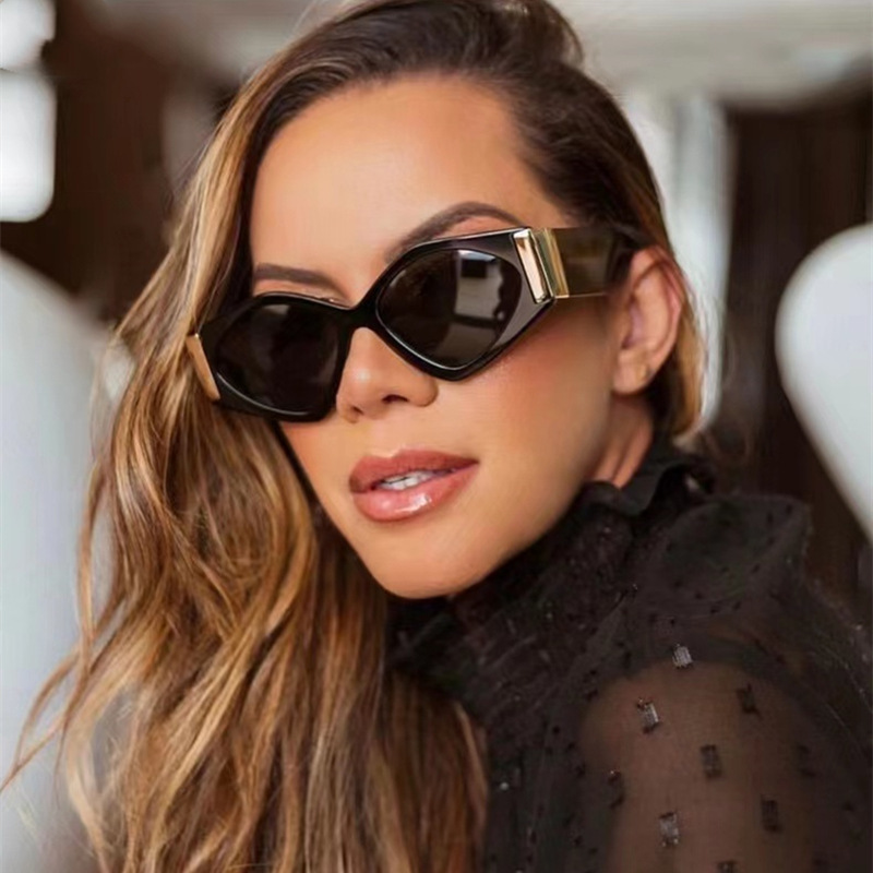 Lunette De Soleil Femelle Ladies Shades 2023 Fashion Replicas Designer Sunglasses Vintage Irregular Sun Glasses For Women