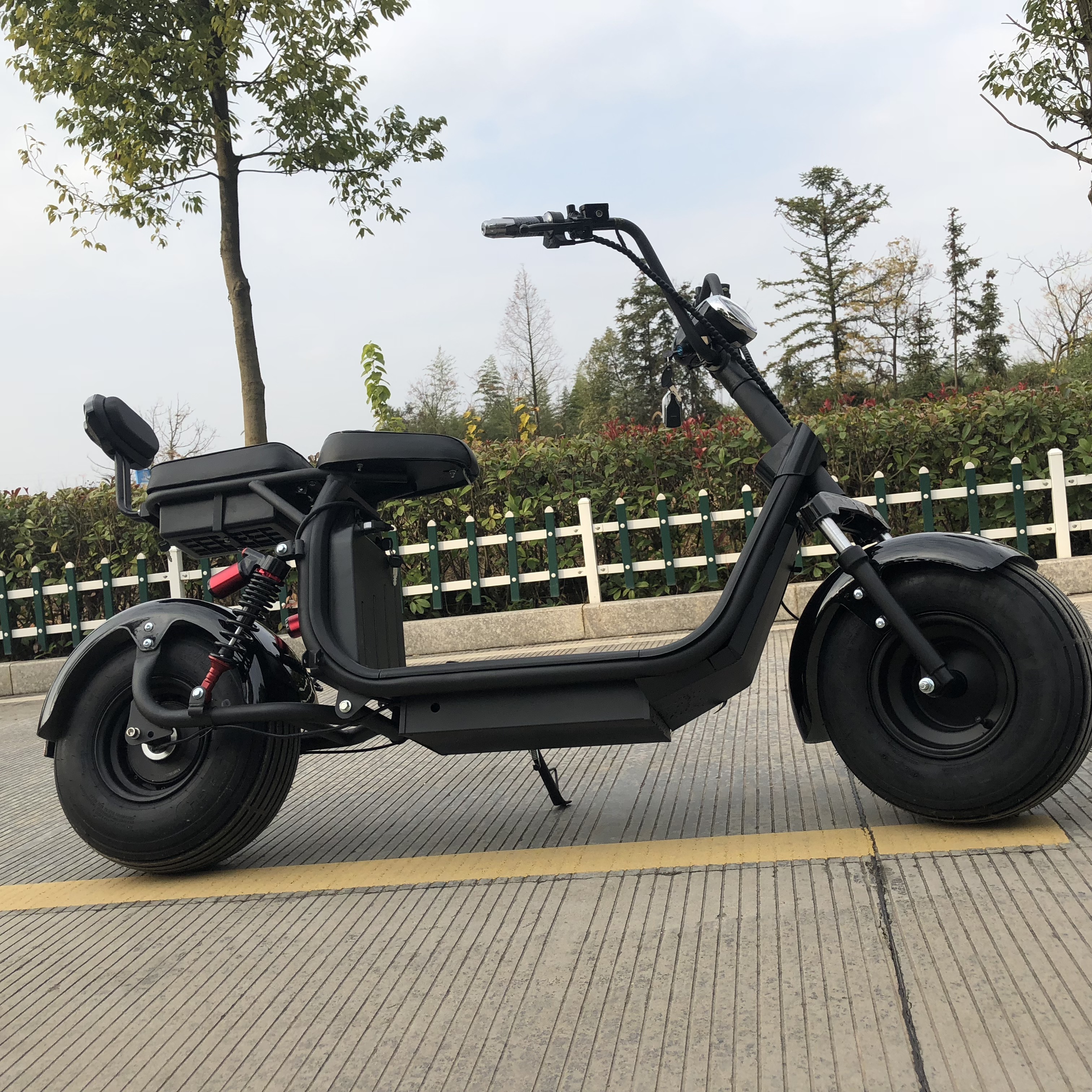 Adult lovely outdoor sport electric skateboard off road electric scooter for sale