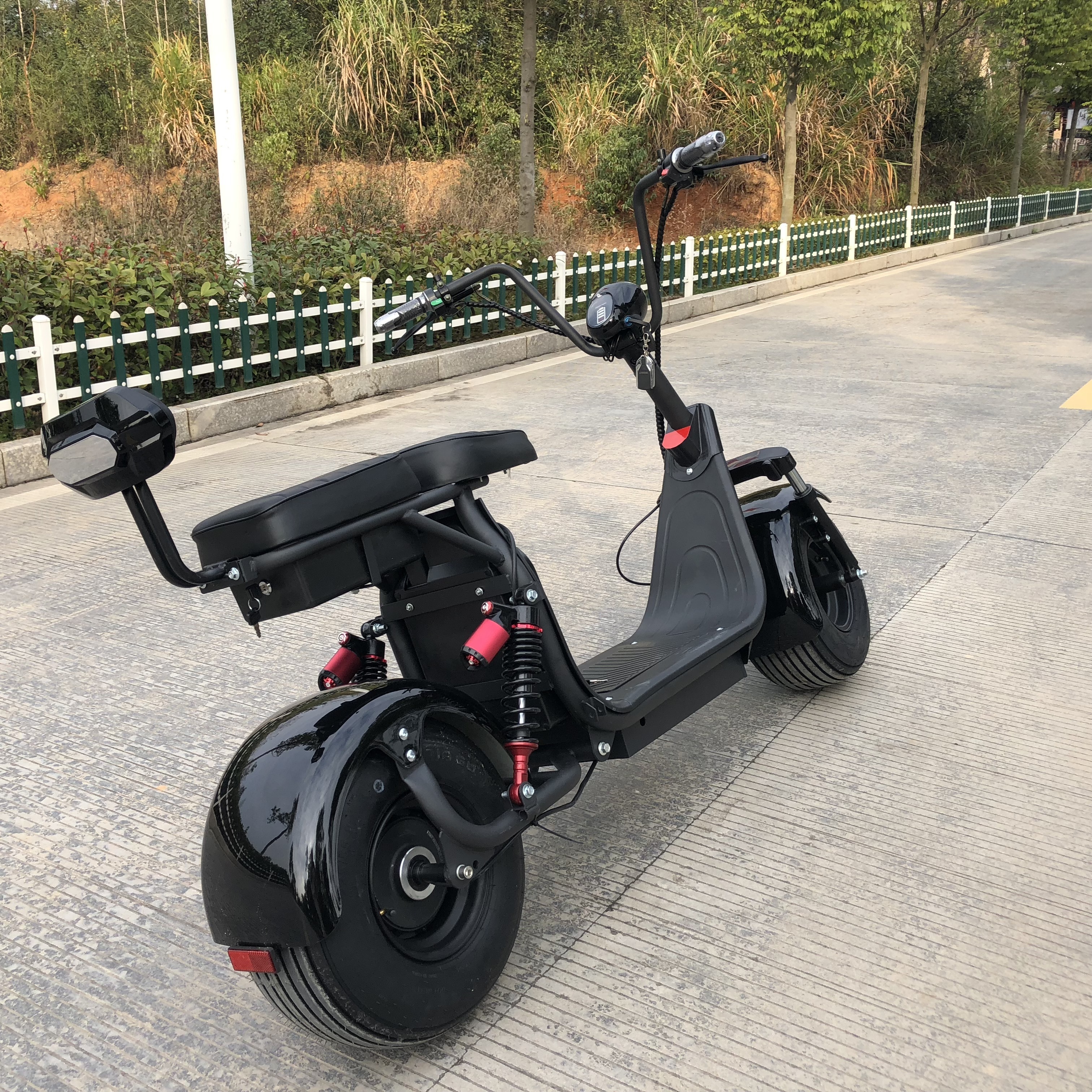 European Warehouse electric retro NZITA classic electric scooter with portable lithium battery 1500W 60V 12AH