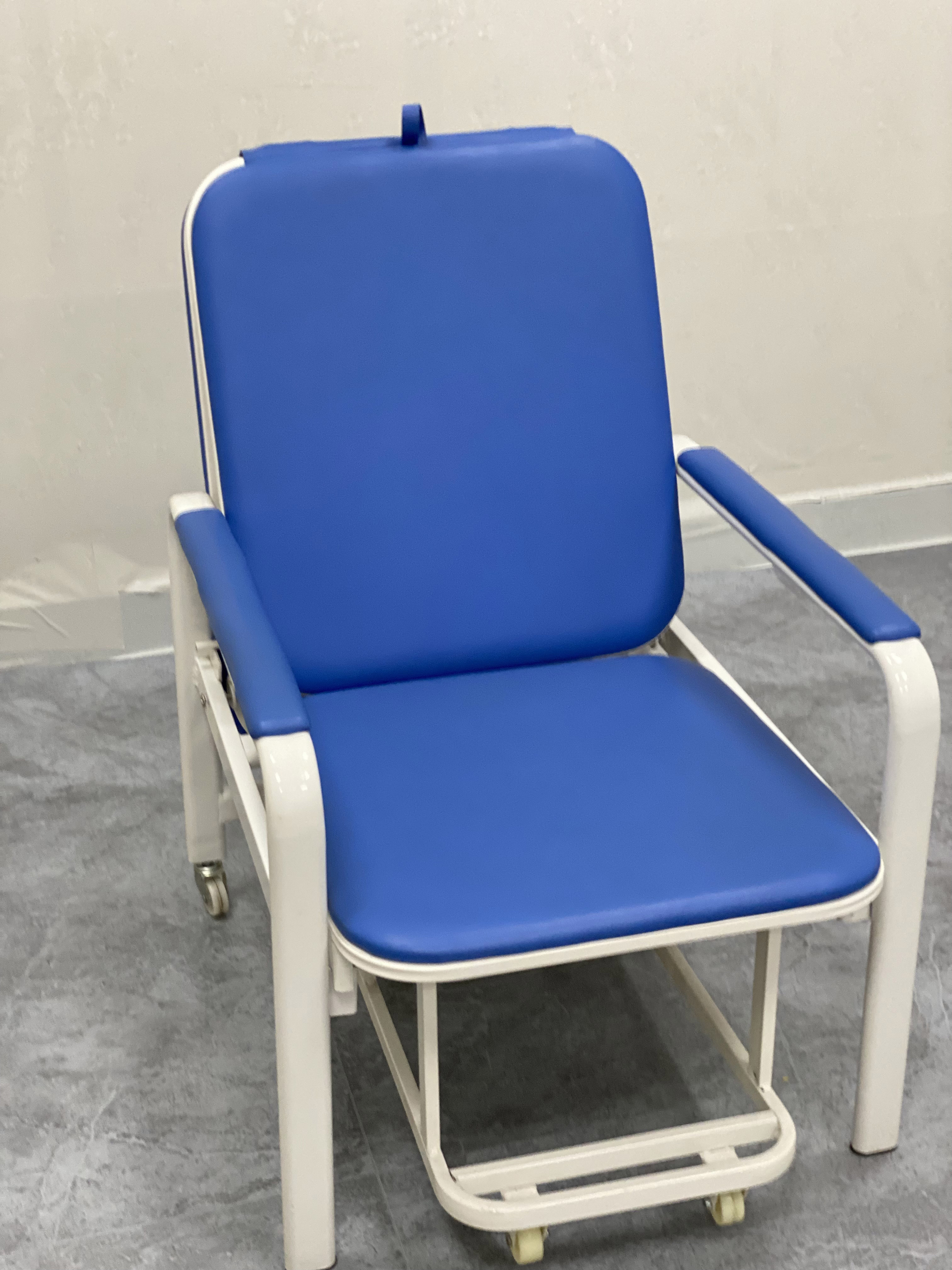 Comfortable 2 in 1 Hospital Bed Chair Blood Donor Chair with Solid Framework