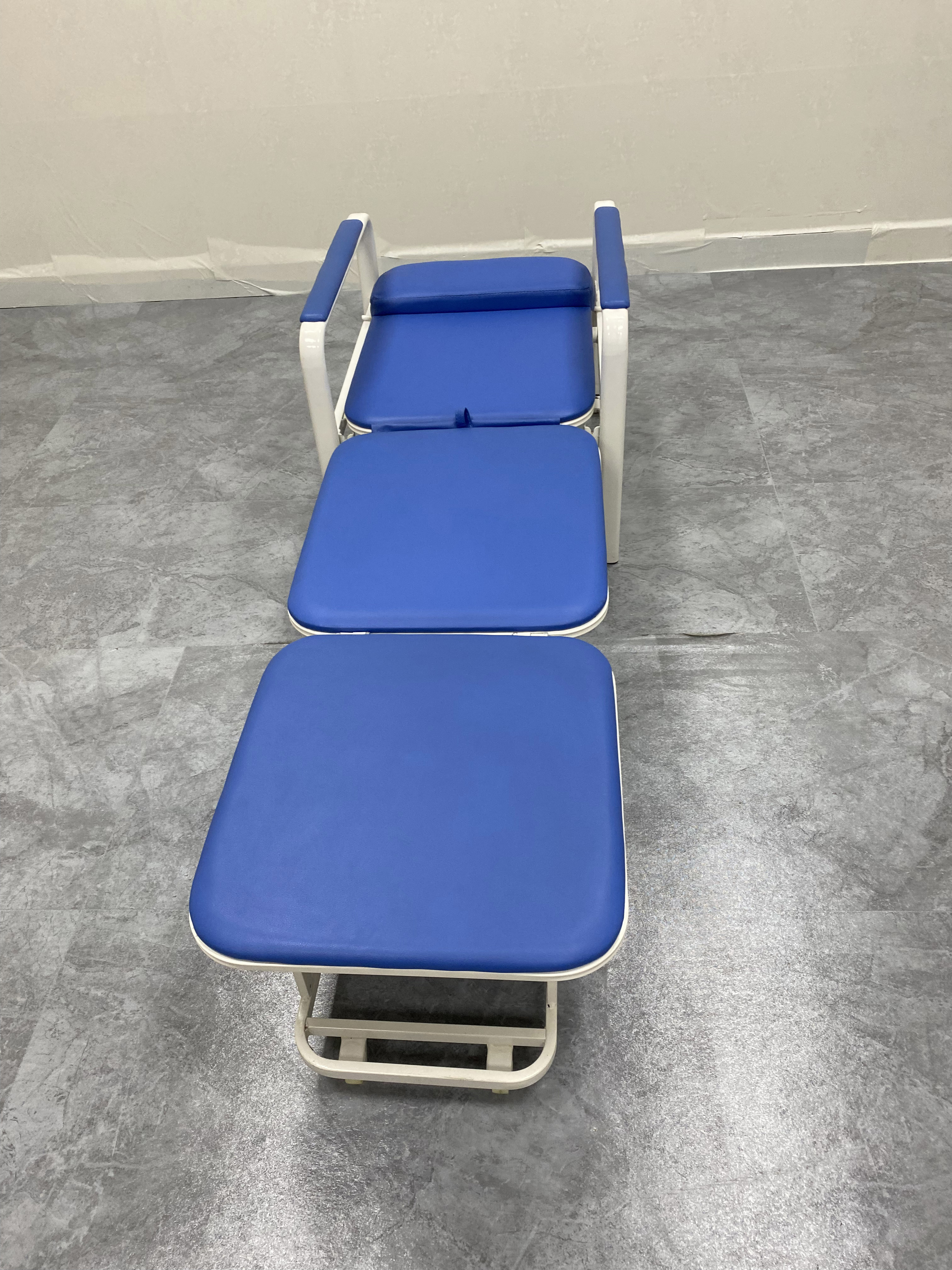 Comfortable 2 in 1 Hospital Bed Chair Blood Donor Chair with Solid Framework