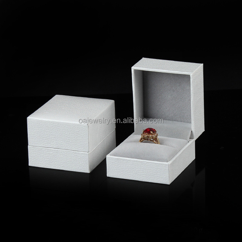 Hard Paper gift box packing for jewelry packaging Wholesale necklace box packaging bracelet packaging White