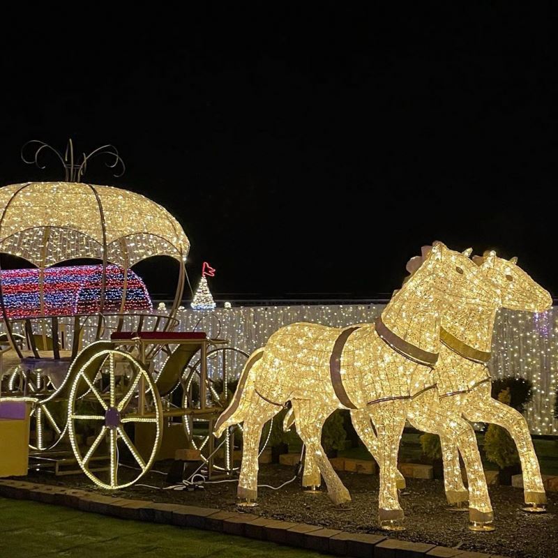 Outdoor Christmas Santa on the 3d motif horse carriage for yard decoration