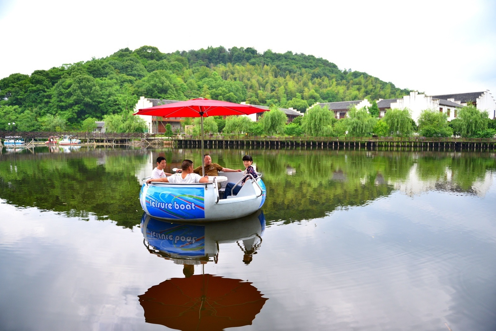 China Professional Manufacture Cheap White Doughnut Bbq  Leisure Boat