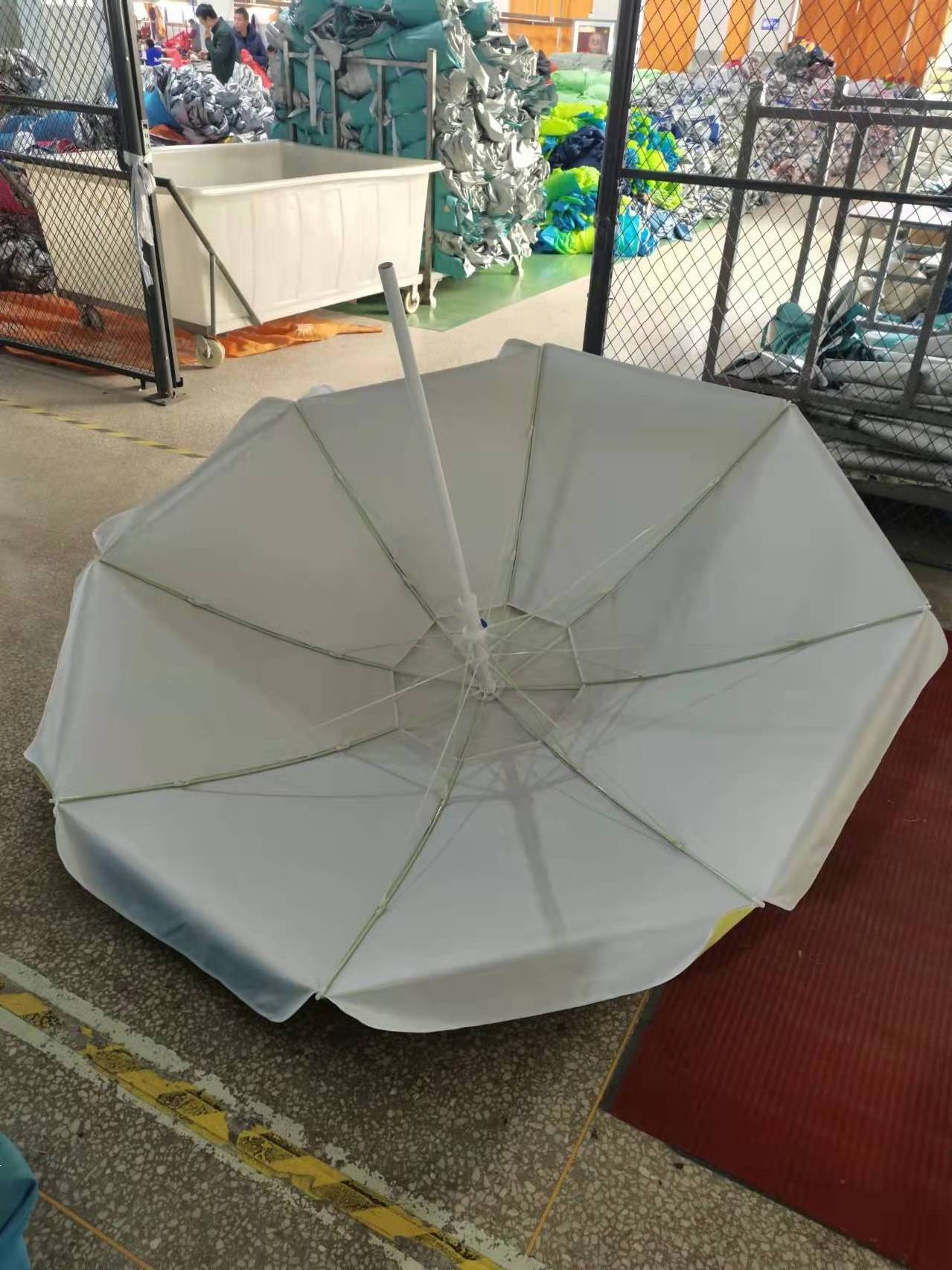 The best-selling products can be printed folding beach umbrella, outdoor large parasol beach parasol