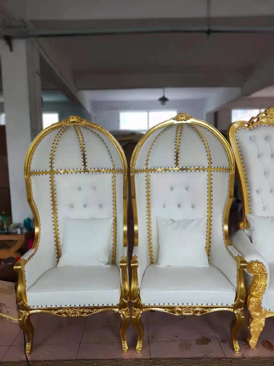 Single Sofa classic wood frame leather sofa in white with Diamond Button Cage Sofa Chair