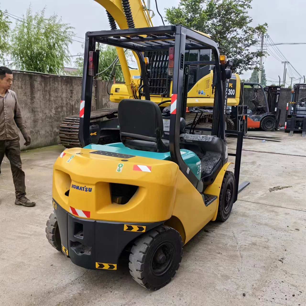 Komatsu FG25t-16 Forklift From Japan, used warehouse lifting machine 2.5 ton Komatsu FG25 in Shanghai