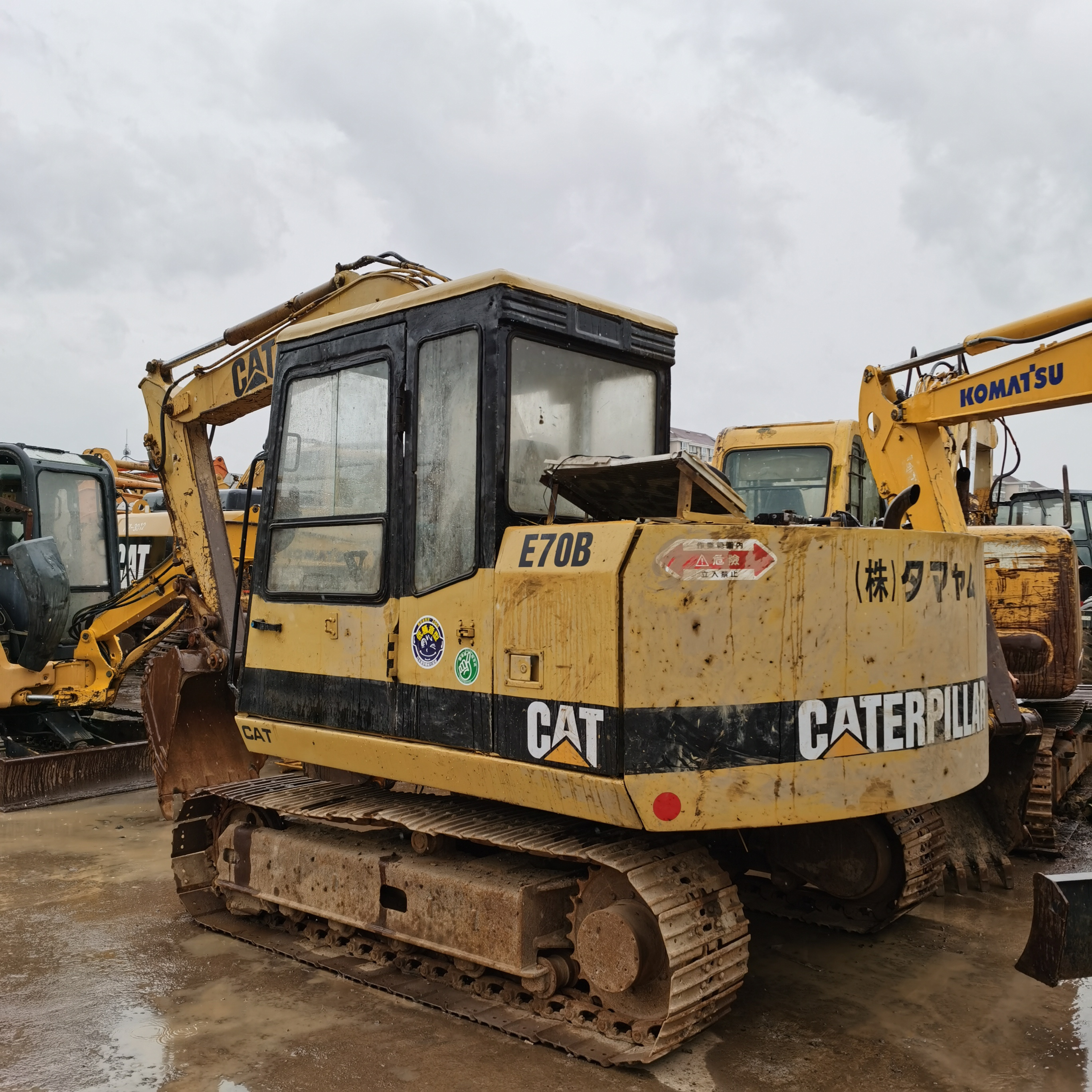 Japan made original painting Caterpillar E70B mini digger, cheap price CAT 7 ton  used 307 tracked digger