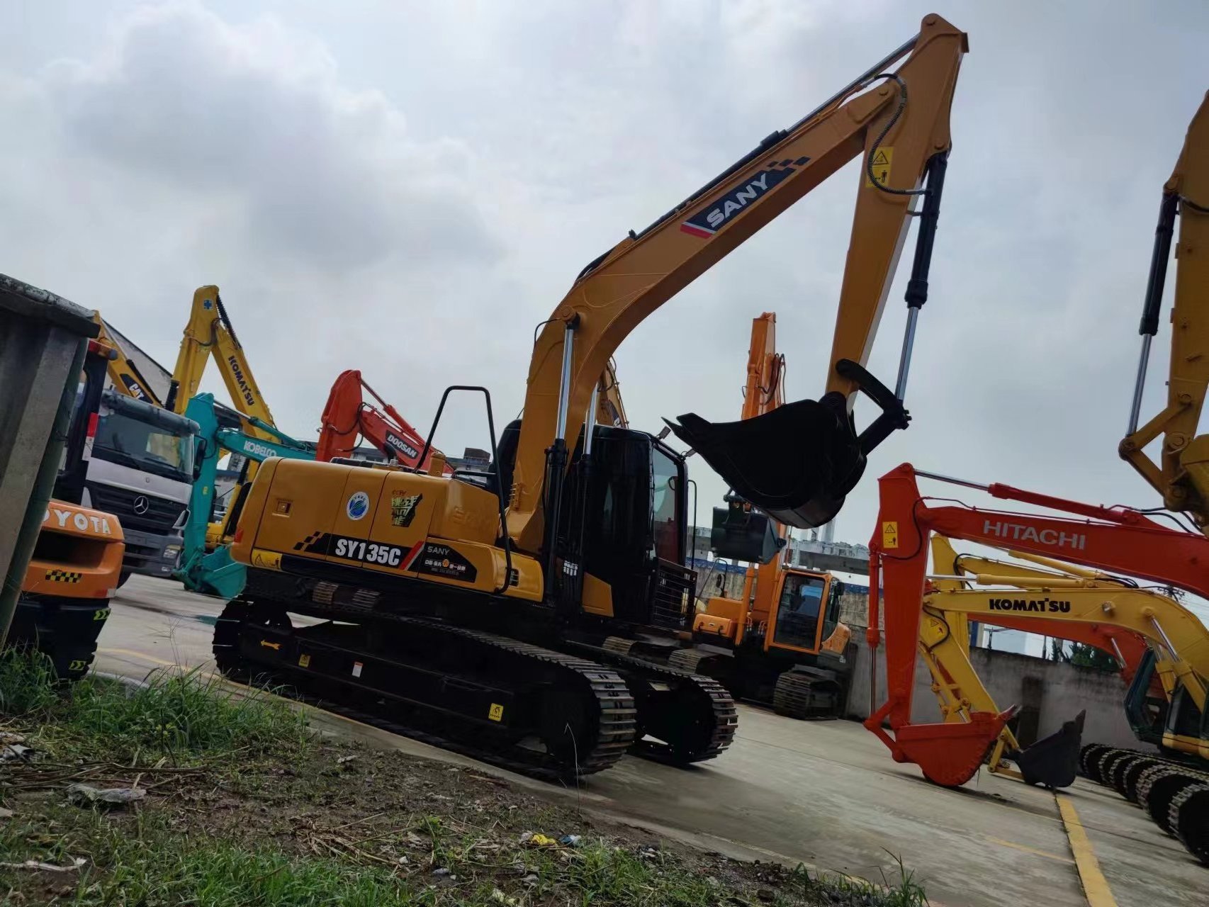 Original Japan Isuzu engine Sany 135C/ Cheap used Sany 135 tracked excavator in low price with high quality 13 ton shovel