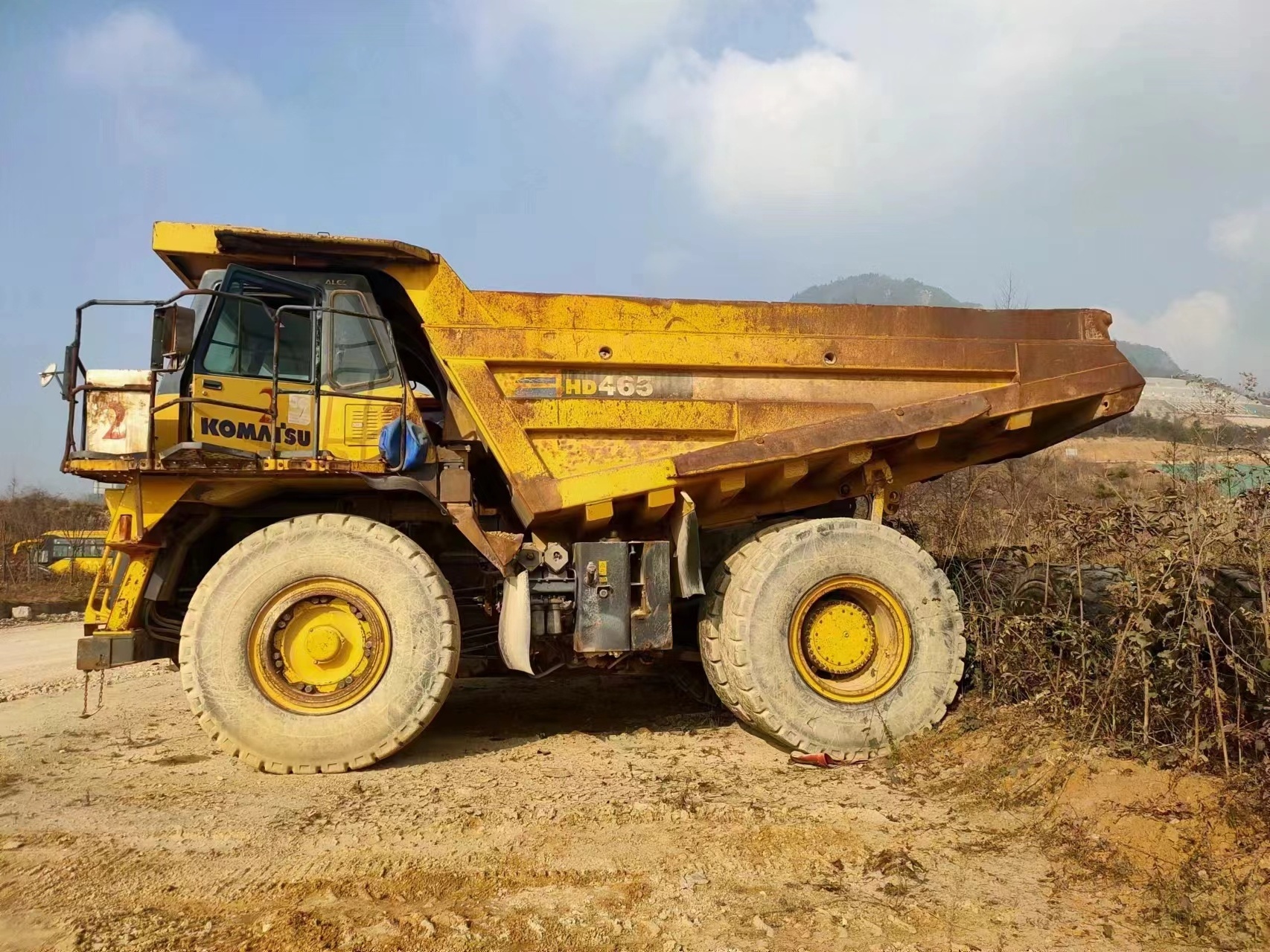 Cheap used Komatsu HD465-7R mining truck,55 Ton Mining dump truck price low HD 465 in Shanghai China