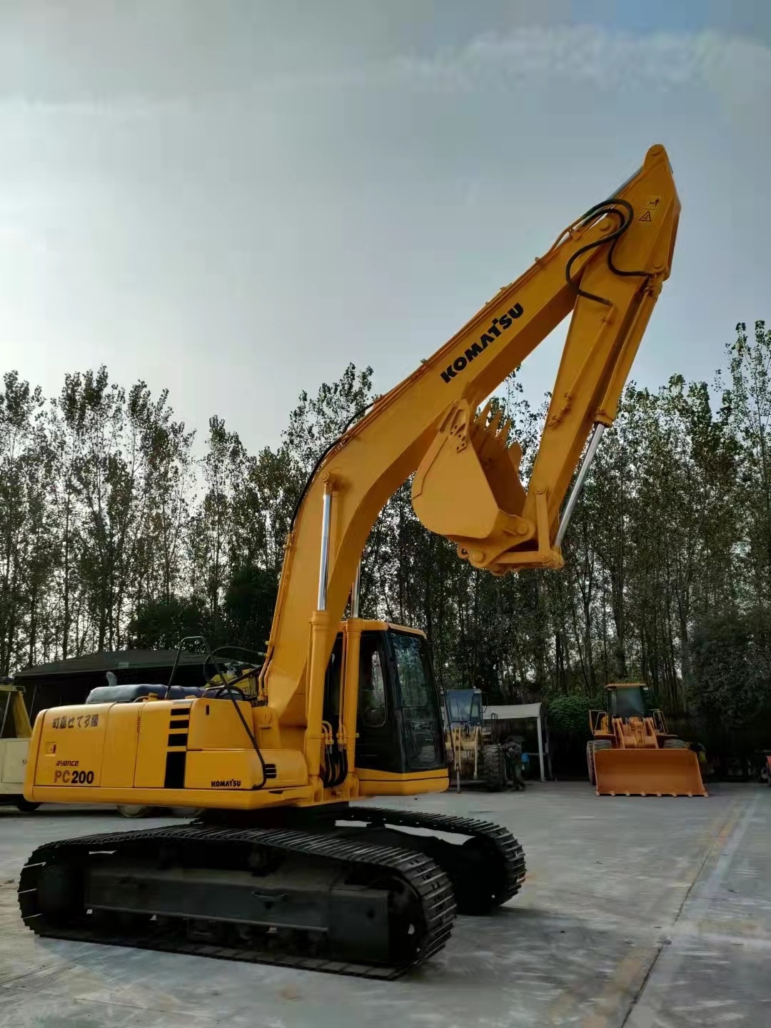 Komatsu PC200 tracked excavator for sale made in Japan Original, used komatsu 20ton excavators in China