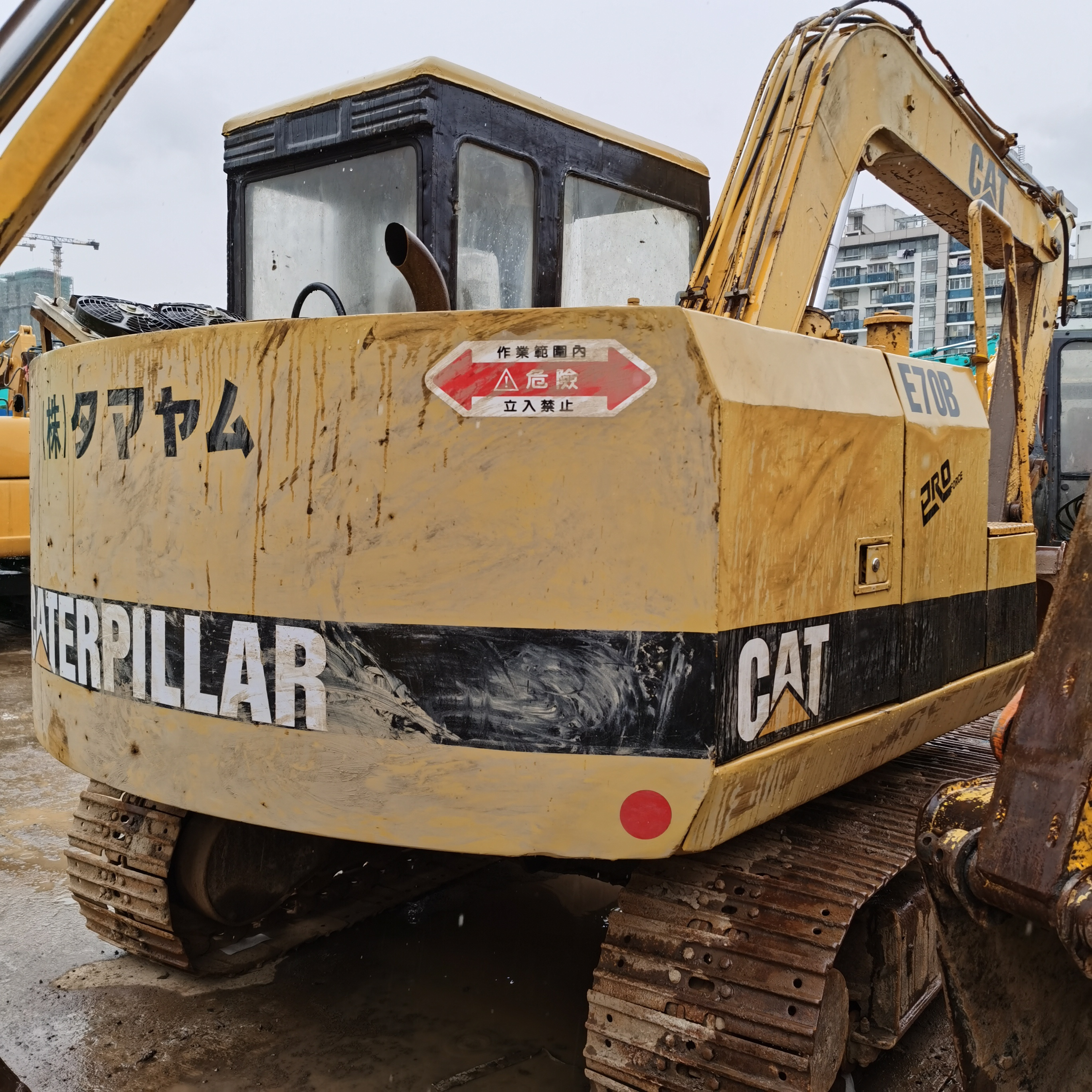 Japan made original painting Caterpillar E70B mini digger, cheap price CAT 7 ton  used 307 tracked digger