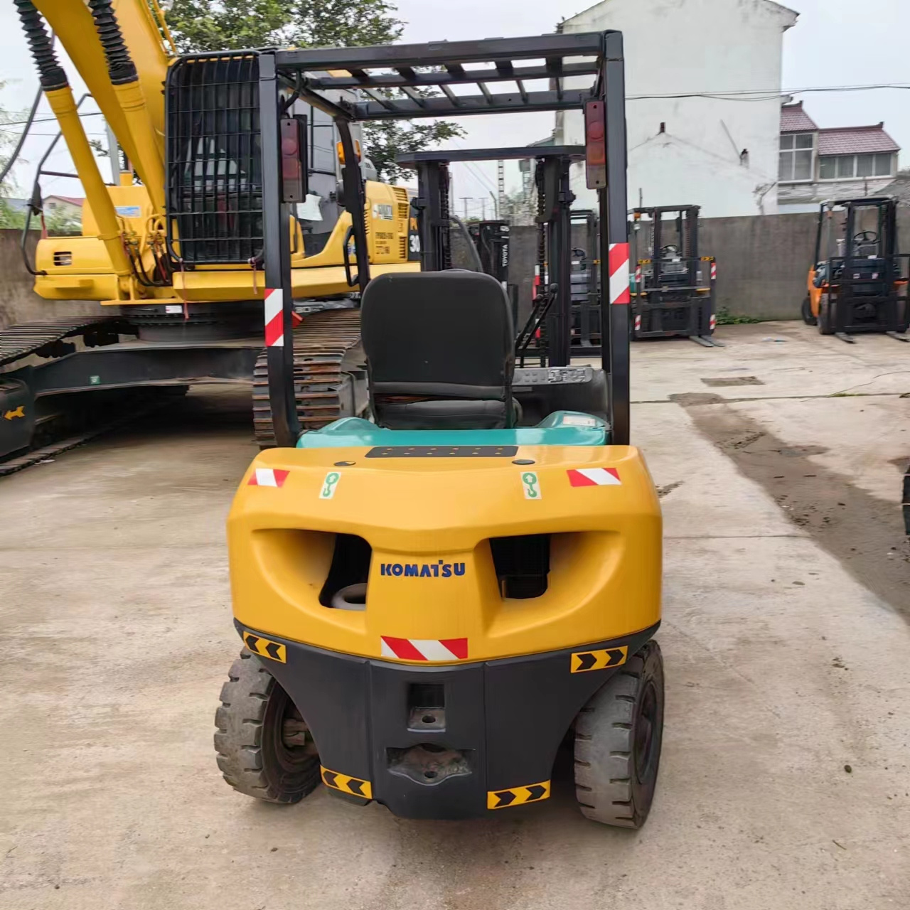 Komatsu FG25t-16 Forklift From Japan, used warehouse lifting machine 2.5 ton Komatsu FG25 in Shanghai