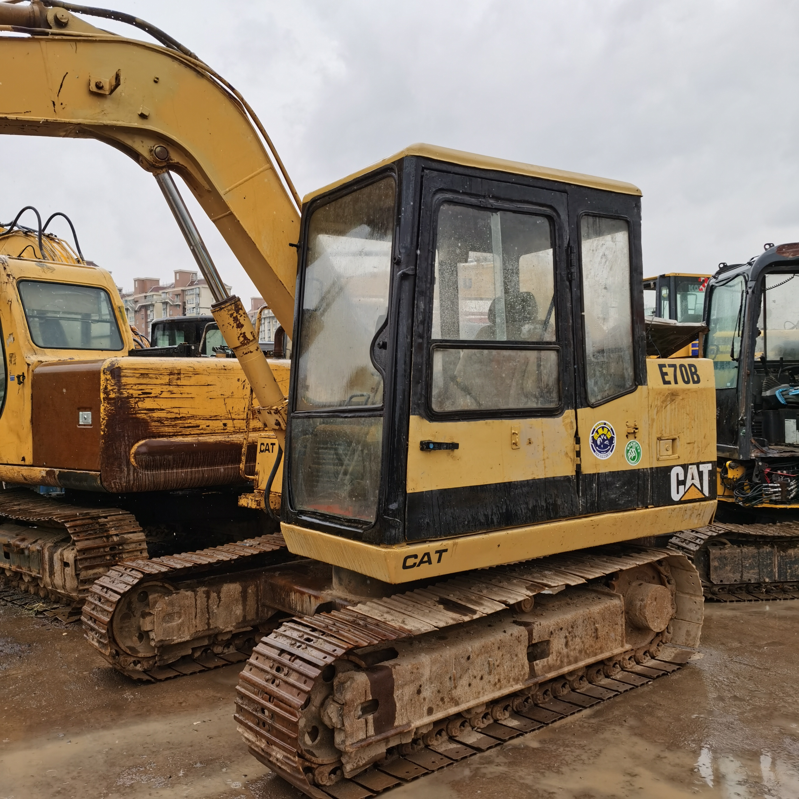 Japan made original painting Caterpillar E70B mini digger, cheap price CAT 7 ton  used 307 tracked digger