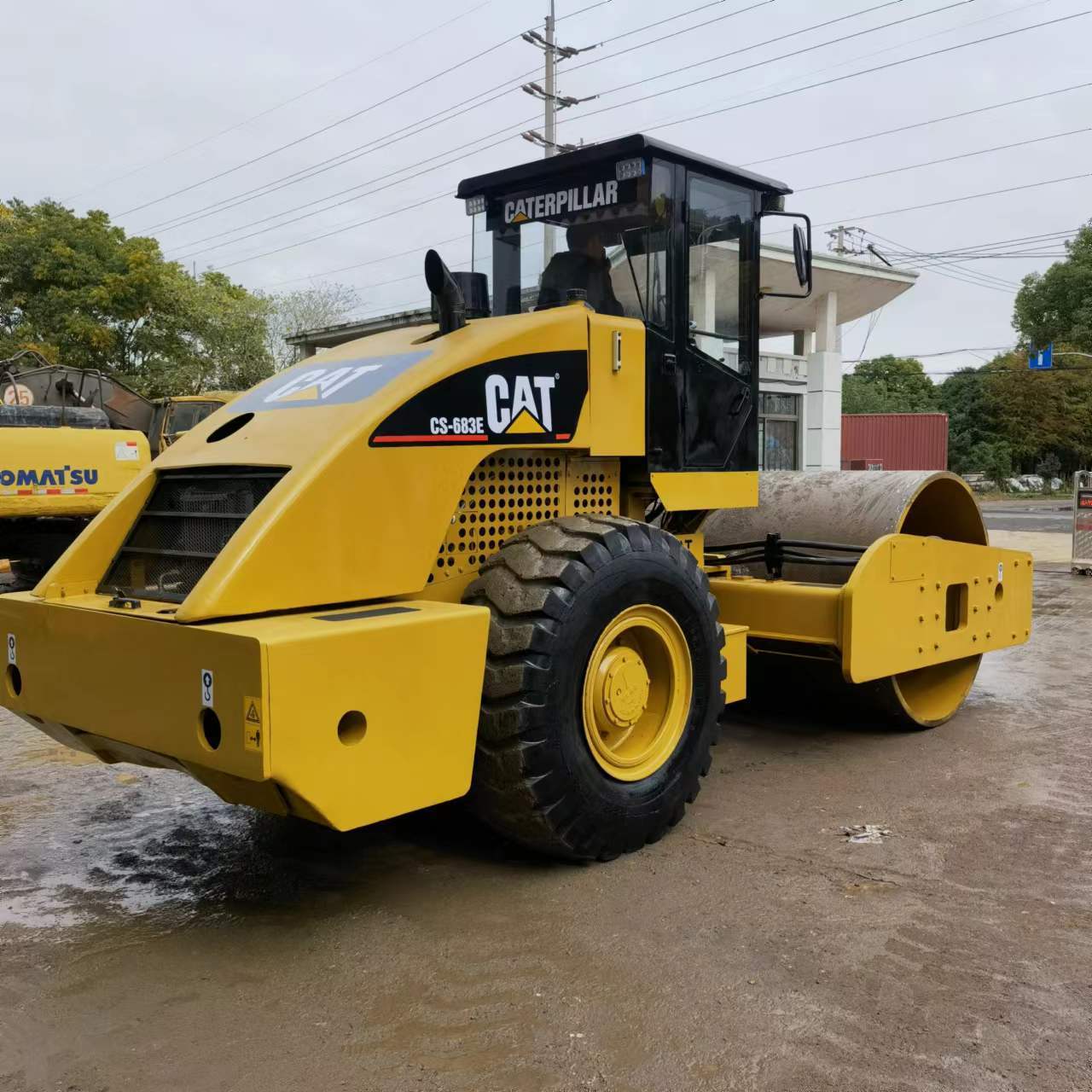 China and Japan made Brand 98% New Caterpillar road roller CS683E earth compactor cheap on sale in Shanghai