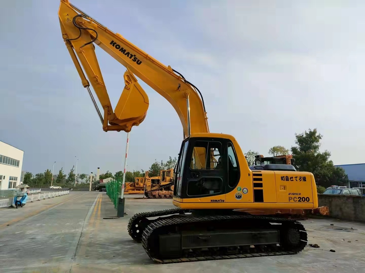 Komatsu PC200 tracked excavator for sale made in Japan Original, used komatsu 20ton excavators in China