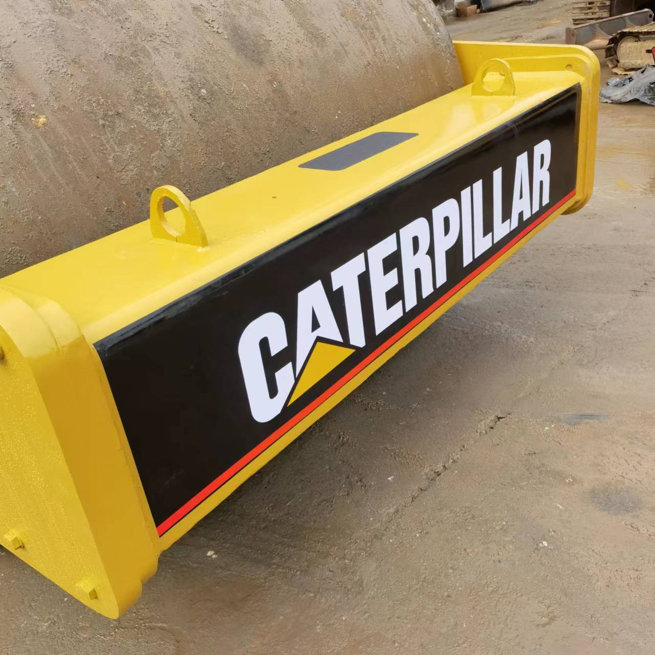 China and Japan made Brand 98% New Caterpillar road roller CS683E earth compactor cheap on sale in Shanghai